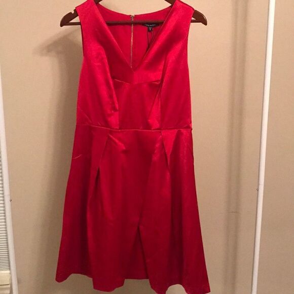 NWT - Paris Sunday Beautiful True Red Dress - MED - Picture 1 of 7